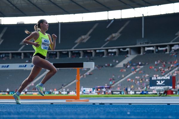 Svenja Pingpank (Hannover Athletics) ueber 5000m waehrend der deutschen Leichtathletik-Meisterschaften im Olympiastadion am 26.06.2022 in Berlin